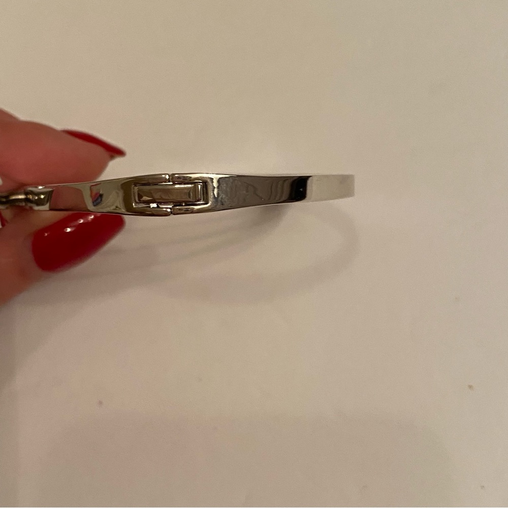 KATE SPADE BRACELET SKINNY SILVER TONE HINGED BOW BANGLE SIGNED - Picture 5 of 9